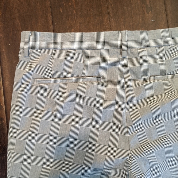 Men's B&W plaid casual short - Picture 6 of 7